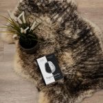 WOOOL Schapenvacht - Classic Wit Zwart Moeflon (Flat Lay)