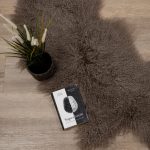 WOOOL Schapenvacht - Tibetaans Taupe (Flat Lay)