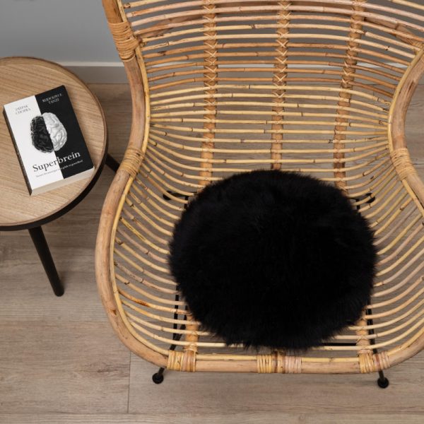 WOOOL Schapenvacht Chairpad - Australisch Zwart (Flat Lay)