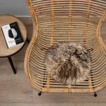 WOOOL Schapenvacht Chairpad - Classic Wit Zwart Moeflon (Flat Lay)