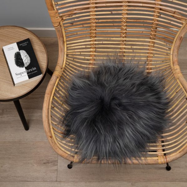 WOOOL Schapenvacht Chairpad - IJslands Donker Grijs (Flat Lay)