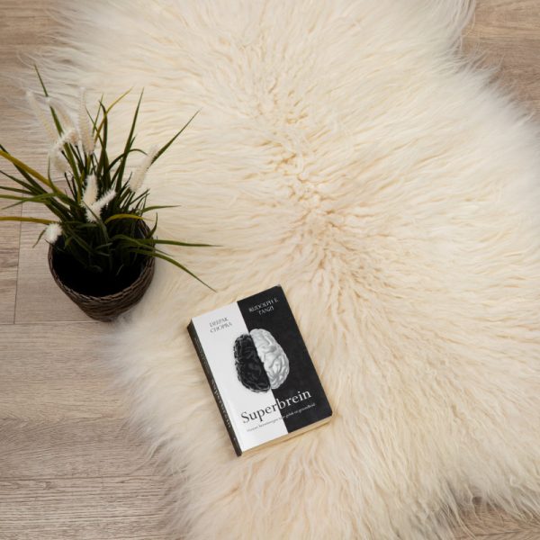 WOOOL Schapenvacht - IJslands Wit CURLY (Flat Lay)
