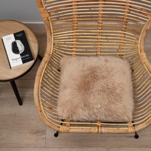 WOOOL Schapenvacht Kussen - Australisch Beige (Flat Lay)