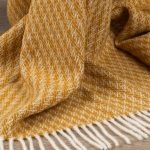 WOOOL Plaid - KUUSI (Okergeel) - Afbeelding 3