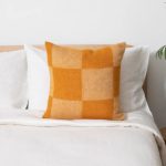 WOOOL Kussen - CHECKERBOARD (Okergeel)